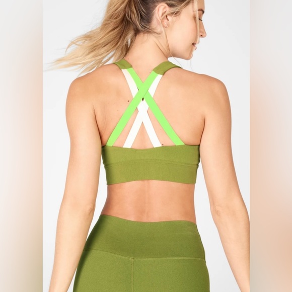 Fabletics Earth Day Outfit 🌏🌱 - Picture 8 of 11